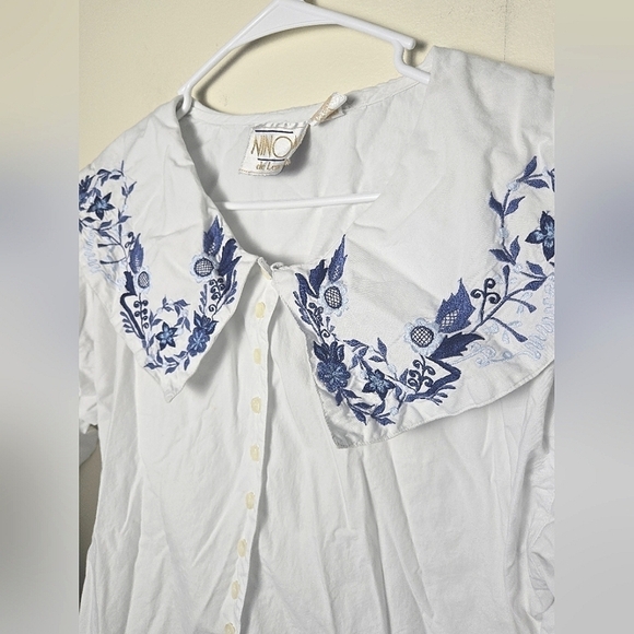 Women's Vintage Ninon De Lenclos Embroidered Floral Button Down, Size Small - Picture 2 of 3